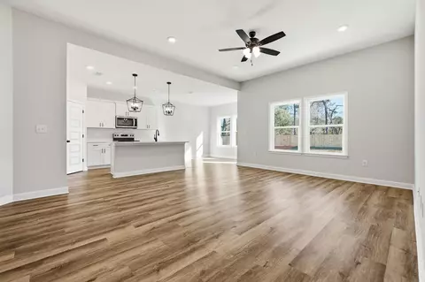 Living - 2821 Blackbird Ct, Crestview, FL 32539 photo 2 of 5