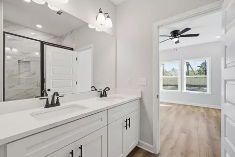 Bath - 2821 Blackbird Ct, Crestview, FL 32539 photo 2 of 3