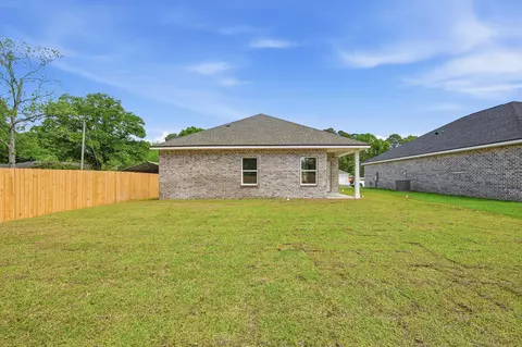 Exterior - 2823 Blackbird Ct, Crestview, FL 32539 photo 5 of 6