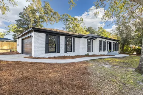 21 NW Linwood Rd, Fort Walton Beach, FL 32547
