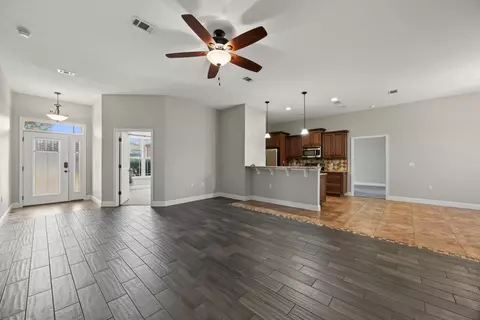 Living - 102 Peoria Blvd, Crestview, FL 32536 photo 4 of 5