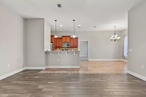 Living - 102 Peoria Blvd, Crestview, FL 32536 photo 3 of 5