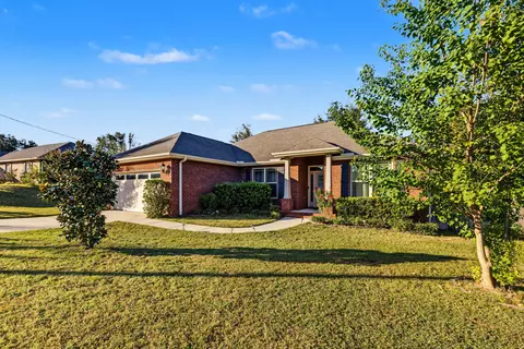 Exterior - 102 Peoria Blvd, Crestview, FL 32536 photo 2 of 11