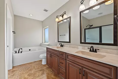 Bath - 102 Peoria Blvd, Crestview, FL 32536 photo 1 of 3