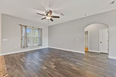 Living - 102 Peoria Blvd, Crestview, FL 32536 photo 2 of 5