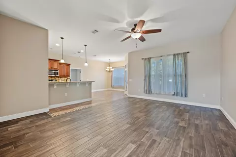 Living - 102 Peoria Blvd, Crestview, FL 32536 photo 1 of 5