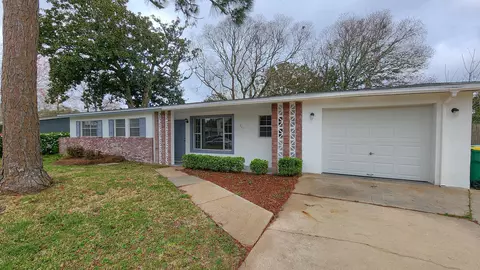 261 Lee Dr, Mary Esther, FL 32569