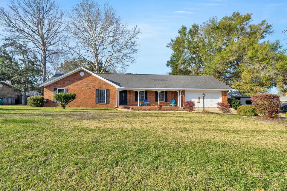 82 Lake Lorraine Cir, Shalimar, FL 32579 28 Photos Movoto