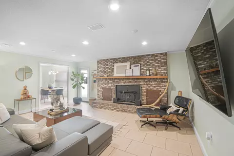 Living - 19228 Us-331, Freeport, FL 32439 photo 1 of 2