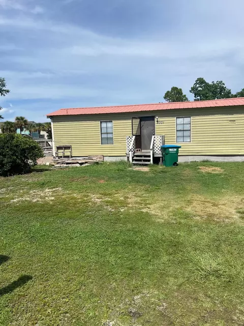 2001 Twin Oaks Dr, Panama City Beach, FL 32408