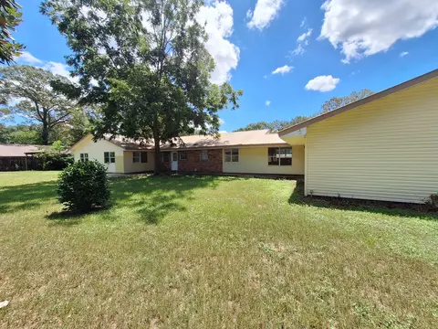 Exterior - 131 Phillips Dr, Crestview, FL 32536 photo 4 of 11