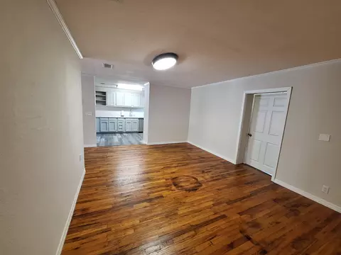 Living - 131 Phillips Dr, Crestview, FL 32536 photo 2 of 8