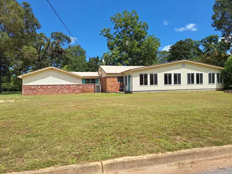 Exterior - 131 Phillips Dr, Crestview, FL 32536 photo 2 of 11