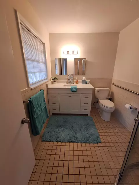 Bath - 131 Phillips Dr, Crestview, FL 32536 photo 4 of 5