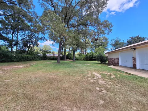 Exterior - 131 Phillips Dr, Crestview, FL 32536 photo 8 of 11