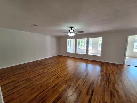 Living - 131 Phillips Dr, Crestview, FL 32536 photo 3 of 8