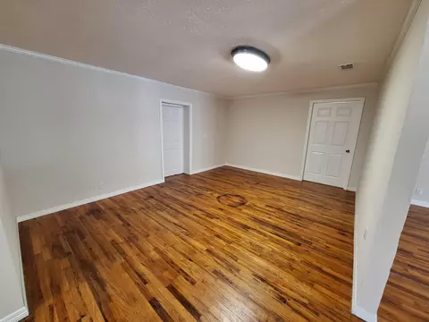 Living - 131 Phillips Dr, Crestview, FL 32536 photo 1 of 8