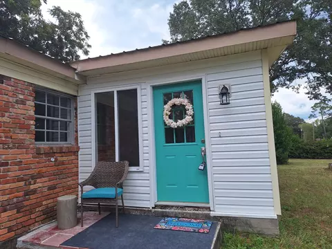 Exterior - 131 Phillips Dr, Crestview, FL 32536 photo 6 of 11