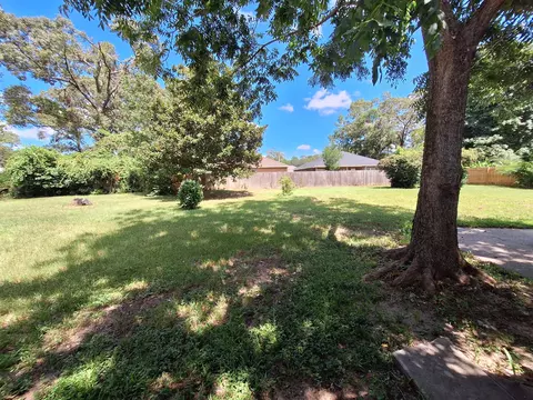Exterior - 131 Phillips Dr, Crestview, FL 32536 photo 10 of 11