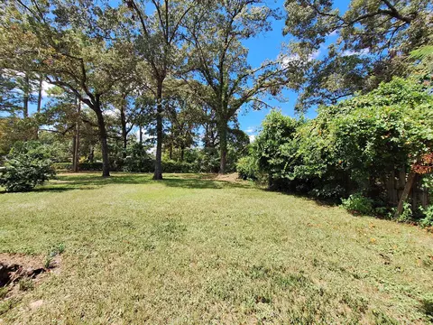 Exterior - 131 Phillips Dr, Crestview, FL 32536 photo 9 of 11