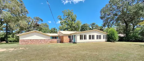 131 Phillips Dr, Crestview, FL 32536