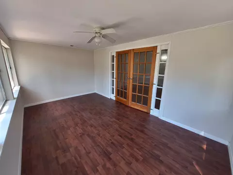 Living - 131 Phillips Dr, Crestview, FL 32536 photo 5 of 8