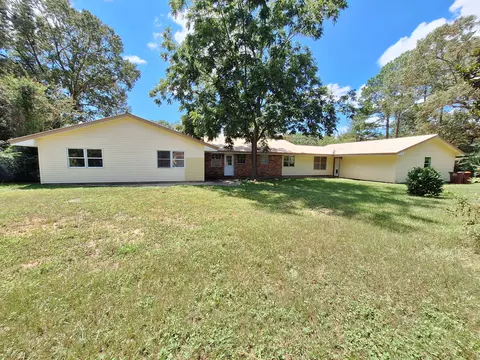 Exterior - 131 Phillips Dr, Crestview, FL 32536 photo 5 of 11