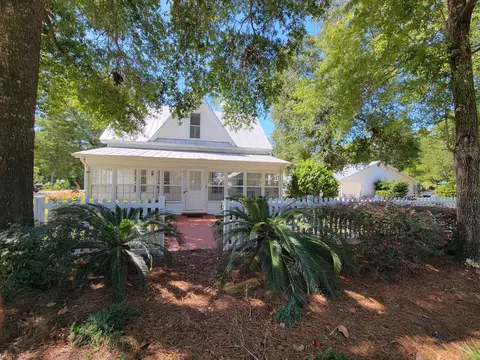 270 S 12th St, Defuniak Springs, FL 32435