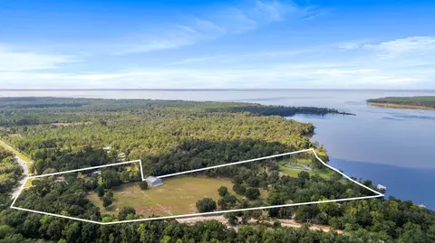 147 Dexton King Rd, Freeport, FL 32439