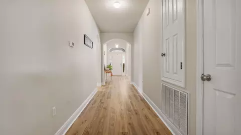 Entry Way - 446 Mango Ln, Freeport, FL 32439 photo 10 of 12
