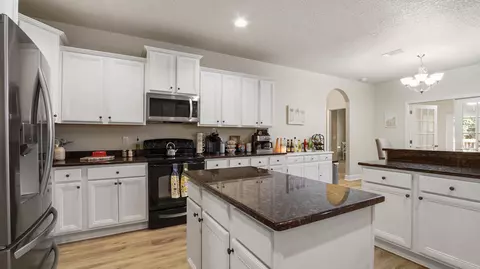 Kitchen - 446 Mango Ln, Freeport, FL 32439 photo 5 of 6
