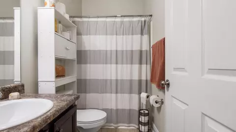 Bath - 446 Mango Ln, Freeport, FL 32439 photo 3 of 3
