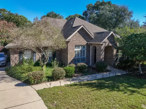 Exterior - 446 Mango Ln, Freeport, FL 32439 photo 8 of 16