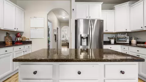 Kitchen - 446 Mango Ln, Freeport, FL 32439 photo 4 of 6