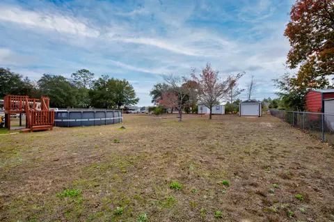 Exterior - 400 Brown Pl, Crestview, FL 32539 photo 5 of 6