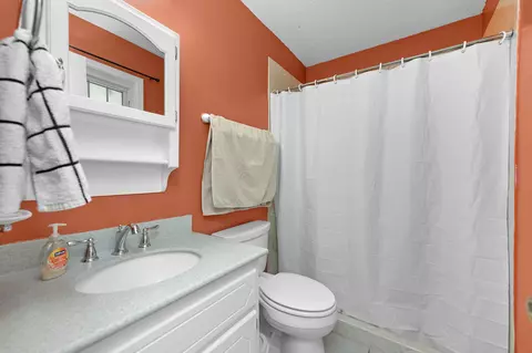 Bath - 400 Brown Pl, Crestview, FL 32539 photo 1 of 2