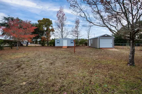 Exterior - 400 Brown Pl, Crestview, FL 32539 photo 4 of 6