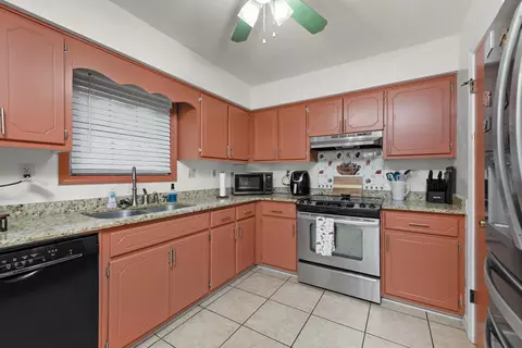 Kitchen - 400 Brown Pl, Crestview, FL 32539 photo 2 of 2