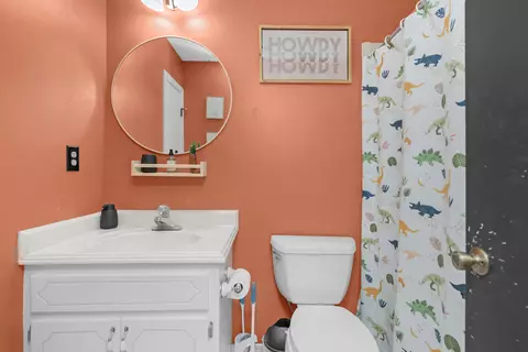 Bath - 400 Brown Pl, Crestview, FL 32539 photo 2 of 2