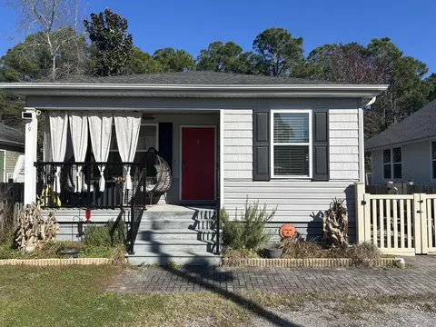 79 N 6th St, Santa Rosa Beach, FL 32459