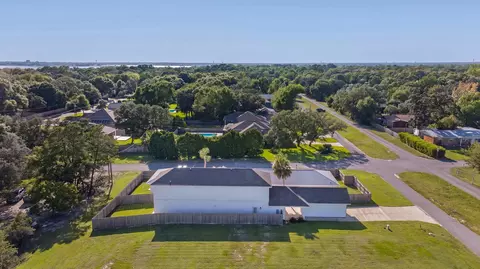 View/Area - 110 2nd Ave, Shalimar, FL 32579 photo 2 of 6