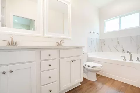 Bath - 110 2nd Ave, Shalimar, FL 32579 photo 2 of 3