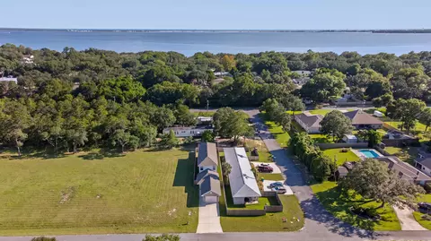 View/Area - 110 2nd Ave, Shalimar, FL 32579 photo 3 of 6