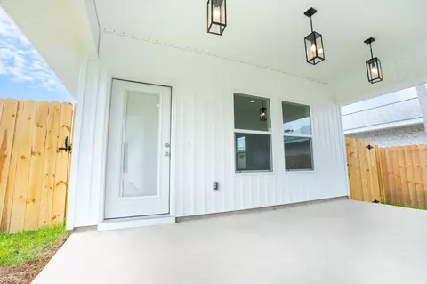 110 2nd Ave, Shalimar, FL 32579