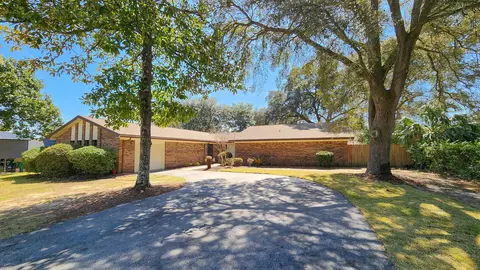 44 Maple Ave, Shalimar, FL 32579