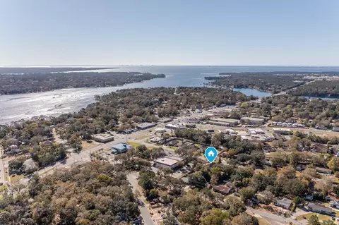 318 Chicago Ave, Valparaiso, FL 32580