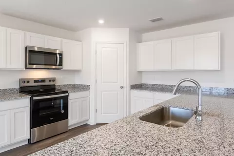 Kitchen - 6000 Hidden Knoll Ct, Crestview, FL 32539 photo 2 of 3