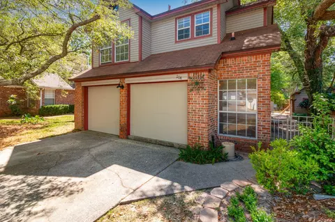 204 Parkwood Cir, Niceville, FL 32578