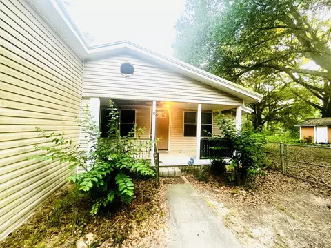 Exterior - 3040 Register Ln, Crestview, FL 32539 photo 3 of 6