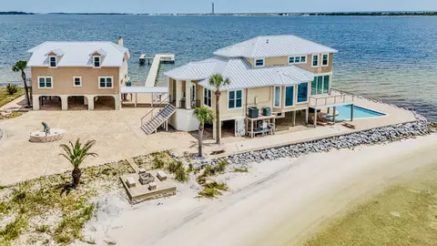 320 Sunny Dr, Mary Esther, FL 32569